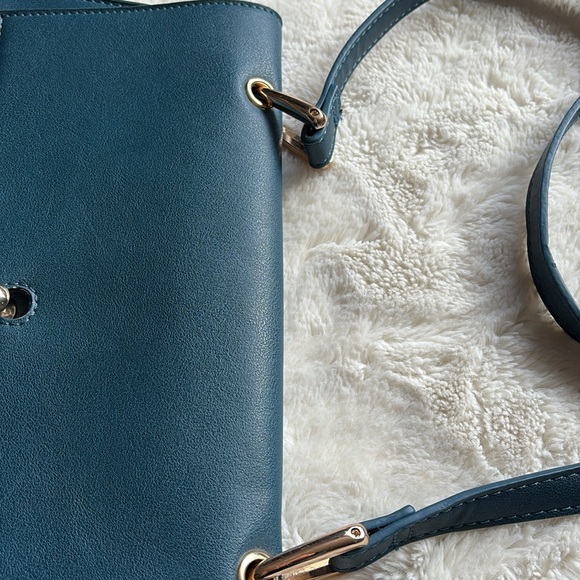 Blue Crossbody Shoulder Bag Minimalist Chic | Everyday Essential - Picture 7 of 8
